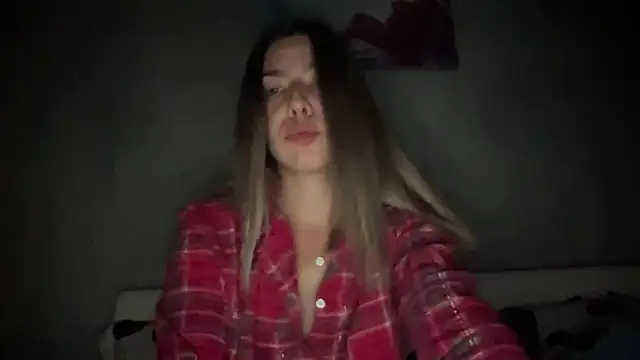 Snapshot of sarrah_rossy chatting on October 2025 08:43:02 PM sarrah rossy online show from October 2025 08:43:02 PM
