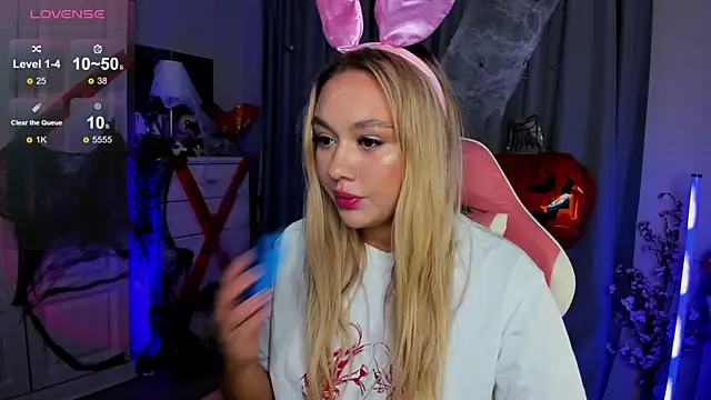  Loneve   online show from October 2025 01:53:04 PM