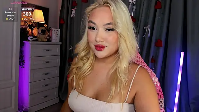 Snapshot of _Loneve__ chatting on May 2026 02:50:02 PM Loneve online show from May 2026 02:50:02 PM