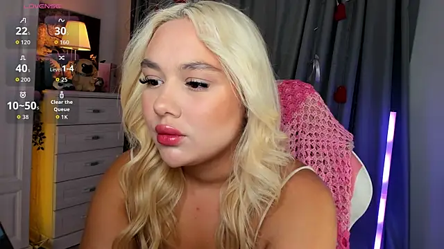 Snapshot of _Loneve__ chatting on May 2026 01:42:01 PM Loneve online show from May 2026 01:42:01 PM