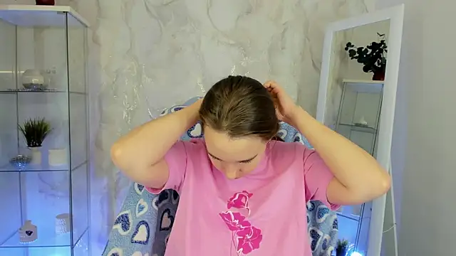 Lika 0ne online show from December 2025 12:18:01 PM