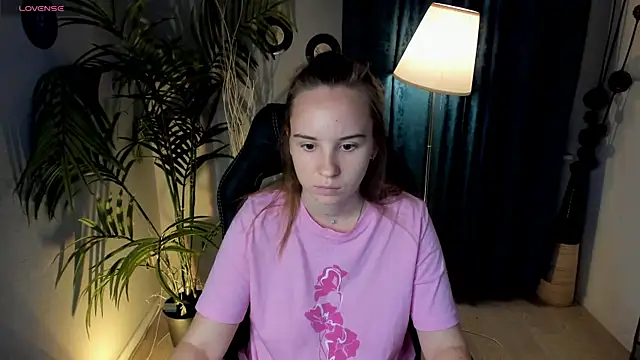Snapshot of Lika_0ne chatting on September 2025 12:00:02 PM Lika 0ne online show from September 2025 12:00:02 PM