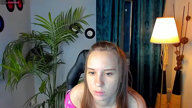 Snapshot of Lika_0ne chatting on March 2025 12:17:02 PM Lika 0ne online show from March 2025 12:17:02 PM