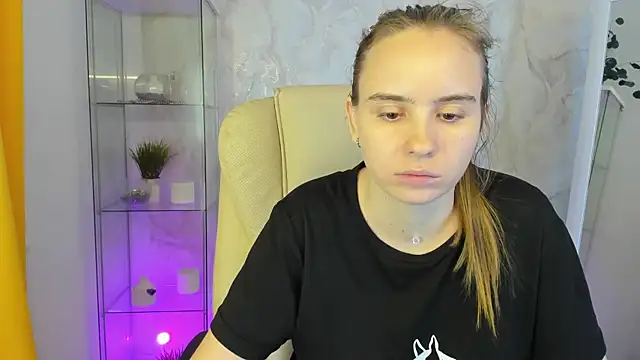 Lika 0ne online show from November 2025 01:47:01 PM