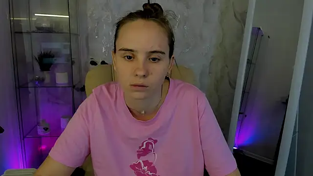 Snapshot of Lika_0ne chatting on October 2025 12:18:01 PM Lika 0ne online show from October 2025 12:18:01 PM