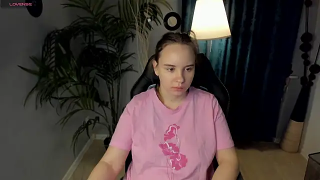 Lika 0ne online show from December 2025 12:09:02 PM