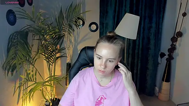 Snapshot of Lika_0ne chatting on September 2025 10:21:02 AM Lika 0ne online show from September 2025 10:21:02 AM
