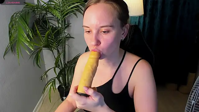 Snapshot of Lika_0ne chatting on February 2025 04:21:01 PM Lika 0ne online show from February 2025 04:21:01 PM