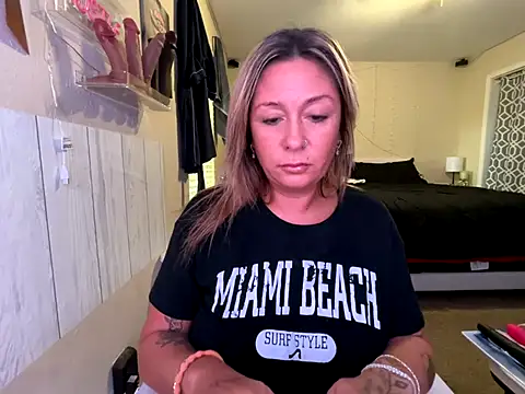 bossyroxy84 online show from September 2025 08:38:01 PM