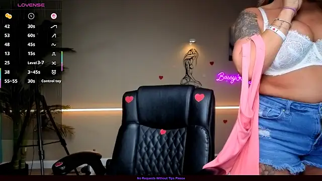 bossyroxy84 online show from February 2026 12:07:02 AM