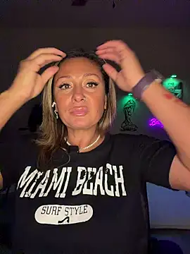 bossyroxy84 online show from November 2025 11:05:02 PM