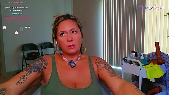 bossyroxy84 online show from April 2026 05:08:01 PM