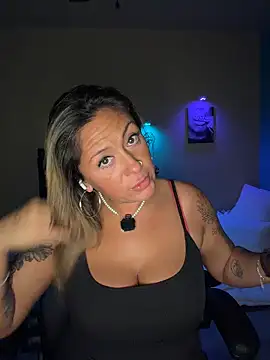 bossyroxy84 online show from November 2025 05:17:02 AM