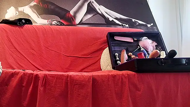 Chanel Noire online show from February 2026 02:02:01 PM