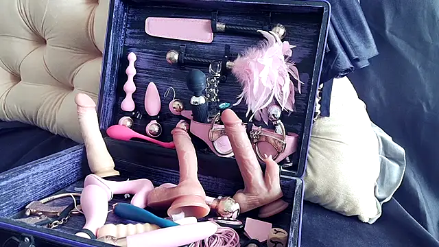 Chanel Noire online show from March 2025 04:36:02 PM