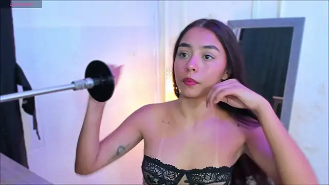 Snapshot of lanna_brunette chatting on June 2026 12:58:02 PM lanna brunette online show from June 2026 12:58:02 PM