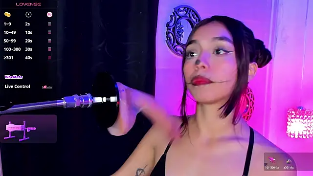 lanna brunette online show from October 2025 01:10:02 PM