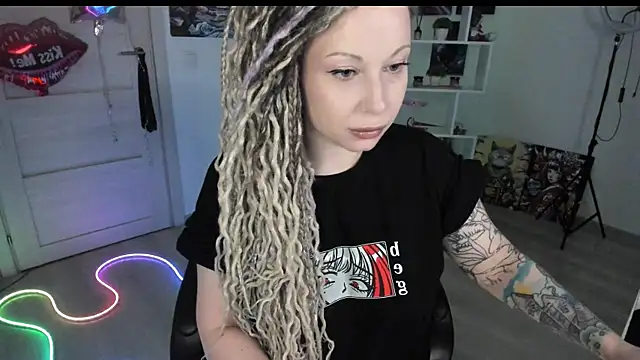 HoneySallyMoore online show from April 2026 08:04:02 PM