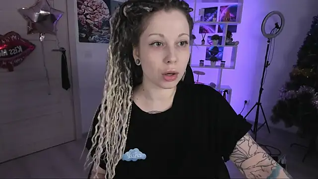 HoneySallyMoore online show from November 2025 05:39:02 PM