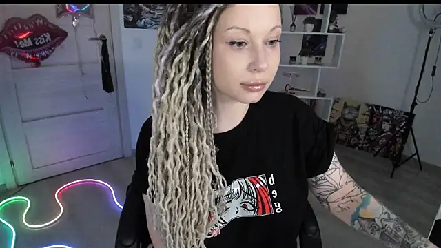 HoneySallyMoore online show from April 2026 08:04:01 PM