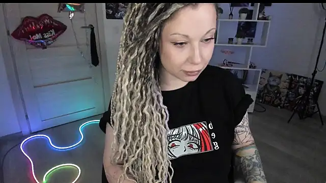 HoneySallyMoore online show from April 2026 08:12:01 PM