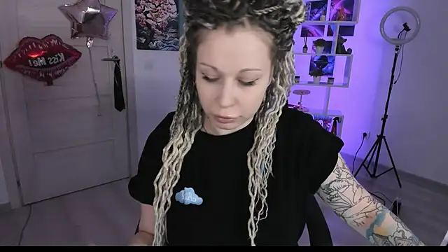 HoneySallyMoore online show from October 2025 06:20:02 PM