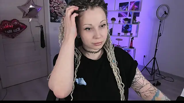 HoneySallyMoore online show from October 2025 04:33:01 PM