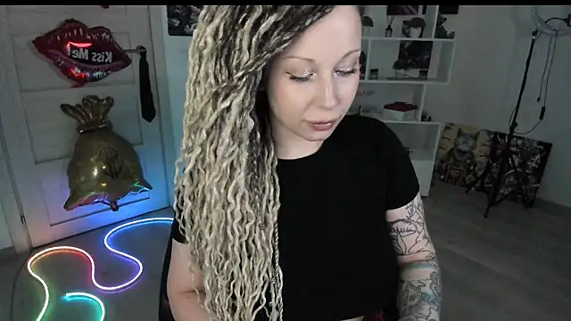 HoneySallyMoore online show from May 2026 06:50:01 PM