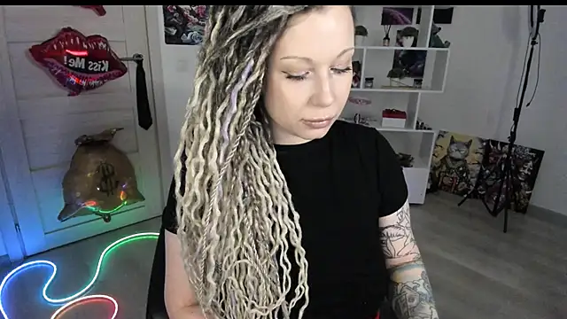 HoneySallyMoore online show from May 2026 07:06:01 PM