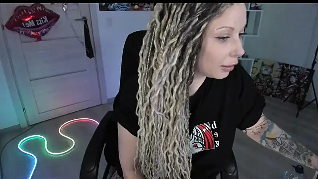 HoneySallyMoore online show from April 2026 04:46:01 AM