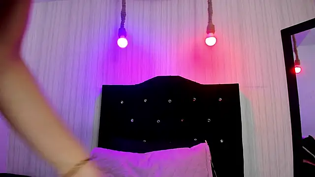nicky angel1 online show from October 2025 06:42:01 PM