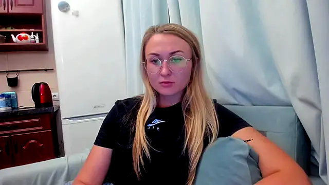 your Goddess Eva online show from September 2025 06:40:01 PM