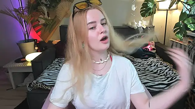 Alexa Pirs online show from May 2026 02:49:01 PM