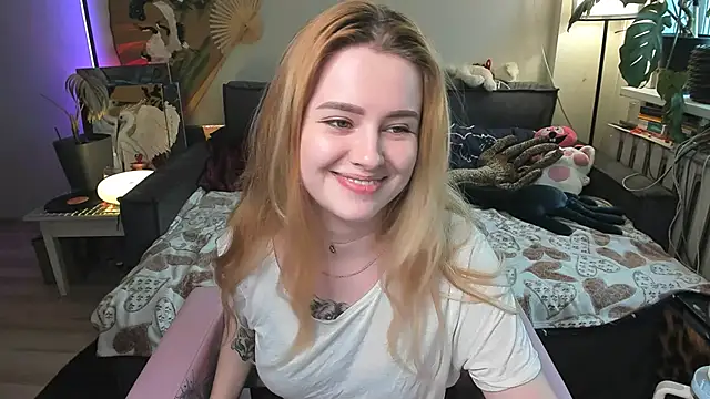 Alexa Pirs online show from April 2026 02:14:02 PM