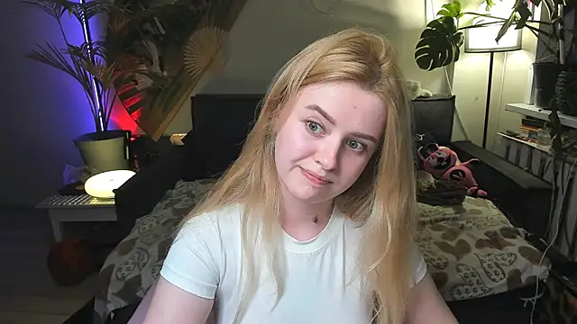 Alexa Pirs online show from May 2026 07:35:01 PM
