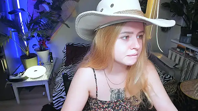 Snapshot of Alexa_Pirs chatting on December 2025 02:41:02 PM Alexa Pirs online show from December 2025 02:41:02 PM