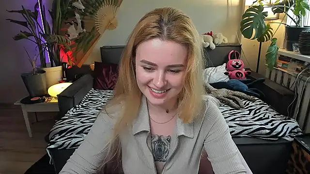 Alexa Pirs online show from April 2026 01:13:01 PM