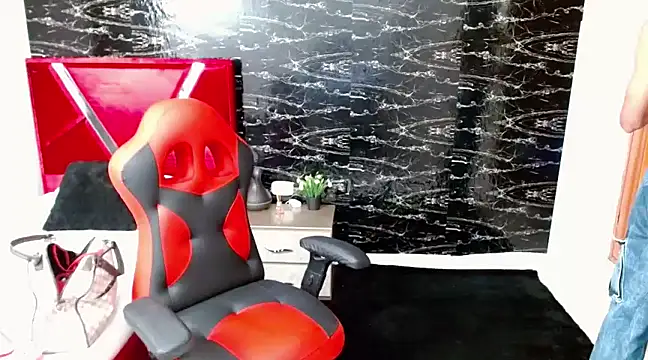 Snapshot of Kylie_veryhot_1 chatting on March 2025 08:05:02 PM Kylie veryhot 1 online show from March 2025 08:05:02 PM