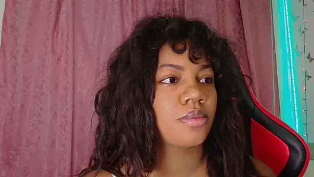 Daphnewalker   online show from December 2025 11:58:01 AM