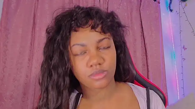 Daphnewalker   online show from December 2025 11:36:02 AM