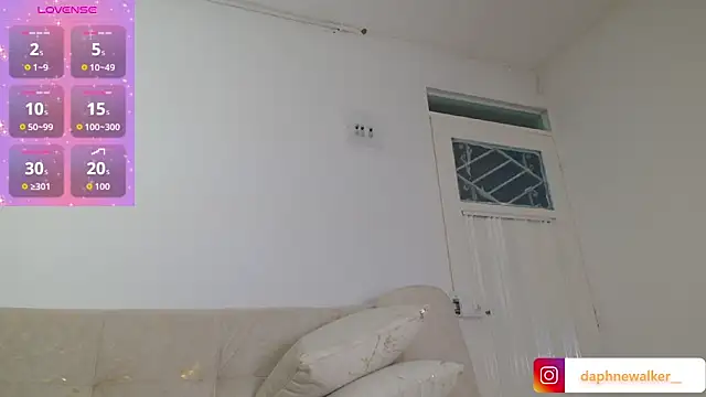 Daphnewalker   online show from October 2025 10:38:02 AM