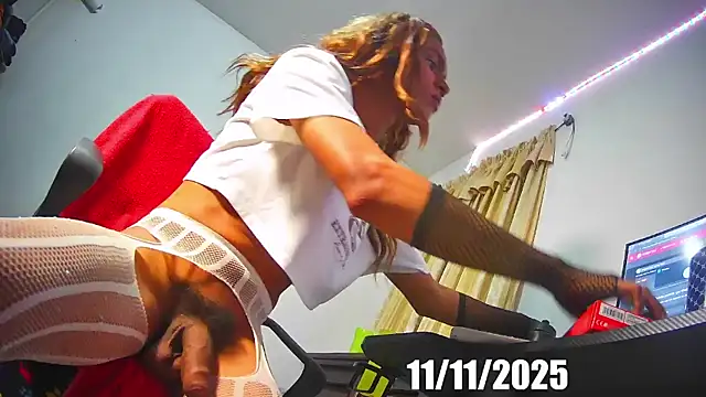 Snapshot of Fhrankie_xxl chatting on November 2025 11:31:01 PM Fhrankie xxl online show from November 2025 11:31:01 PM