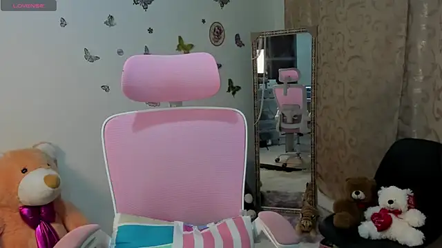 Hanna latinaa online show from November 2025 12:21:01 AM