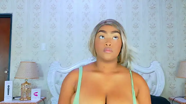 TianahGlow online show from September 2025 08:15:02 PM