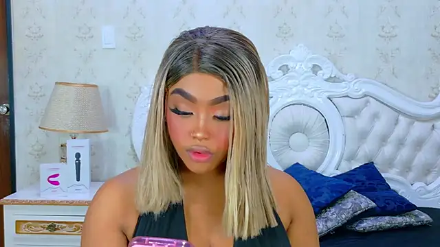 TianahGlow online show from November 2025 08:31:01 PM