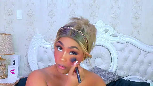 TianahGlow online show from November 2025 09:18:02 PM