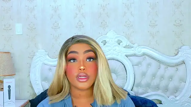 TianahGlow online show from November 2025 09:02:01 PM