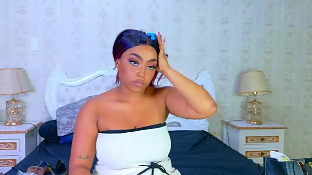 TianahGlow online show from October 2025 08:30:01 PM