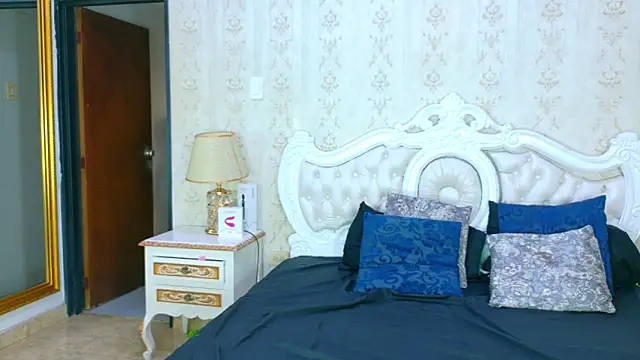 TianahGlow online show from October 2025 09:00:01 PM