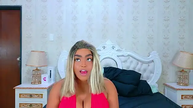 TianahGlow online show from November 2025 08:41:02 PM